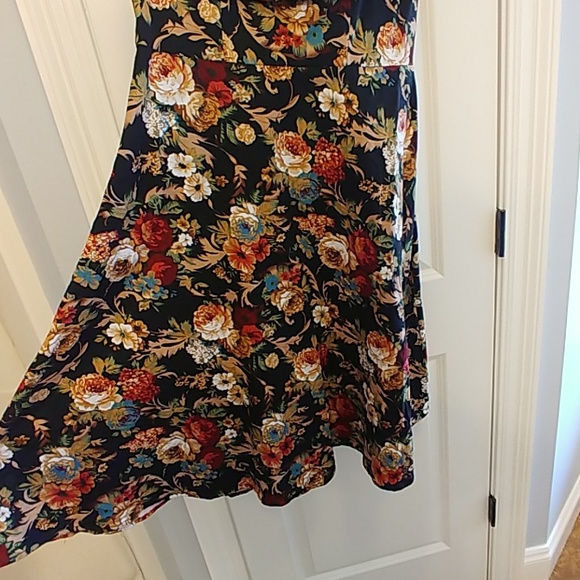 Dress - Picture 2 of 3